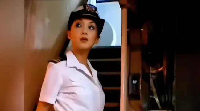 《女警奥莎娜》蓝光1080P未删减版-沉浸式体验女性执法者的情感风暴与超清画面，《女警奥莎娜》国语配音完整版资源在线观看