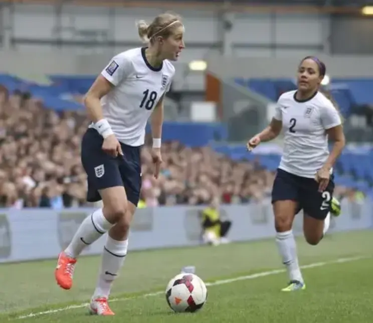 《Footballer moms》《Footballer moms》足球运动员的妈妈们全集！当平凡妈妈变身球场英雄的励志故事，超清未删减版在线播放资源《Footballer moms》