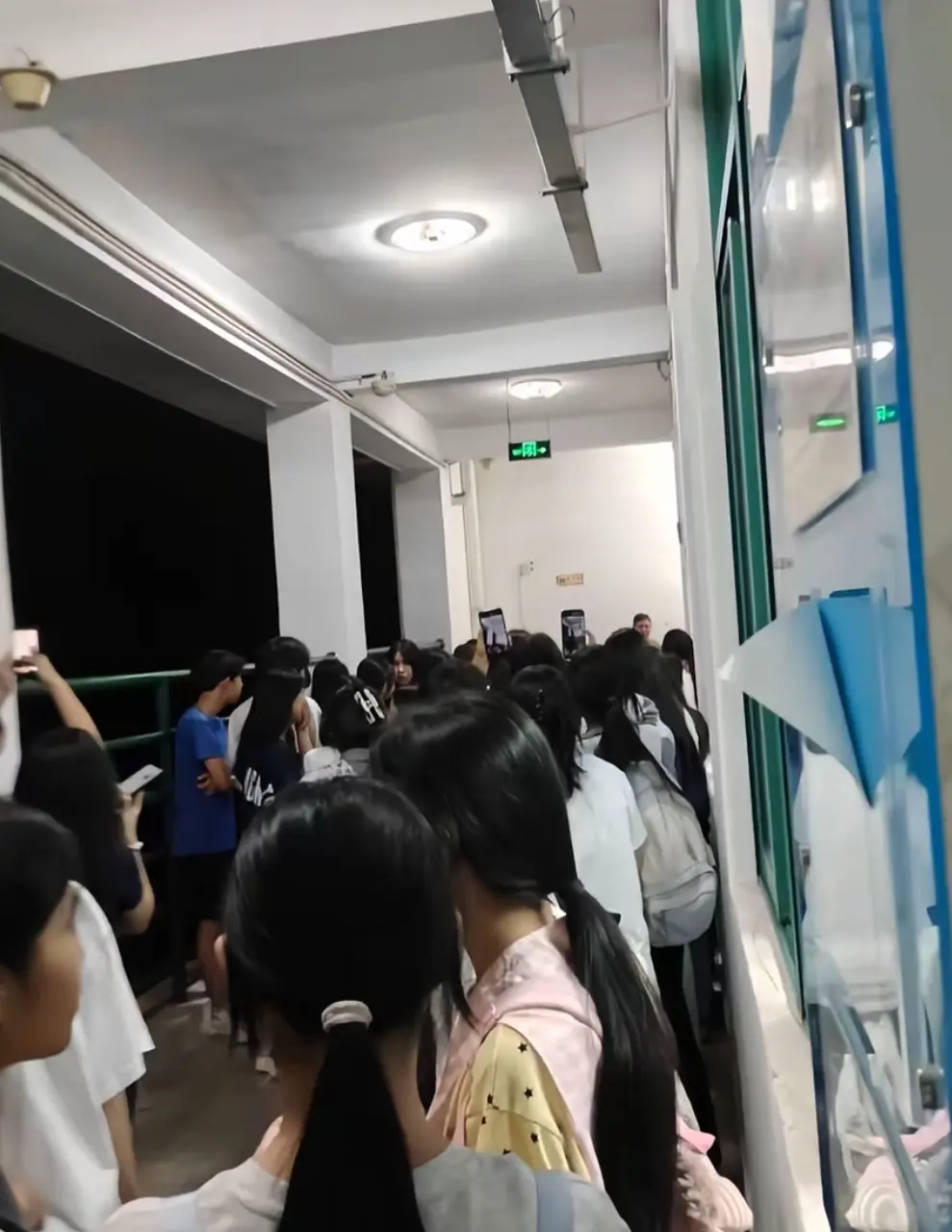 《梅州市职业技术学院女厕双胞胎成长记》全集无删减版！《梅州市职业技术学院女厕双胞胎成长记》高清网盘资源在线看，剧情炸裂